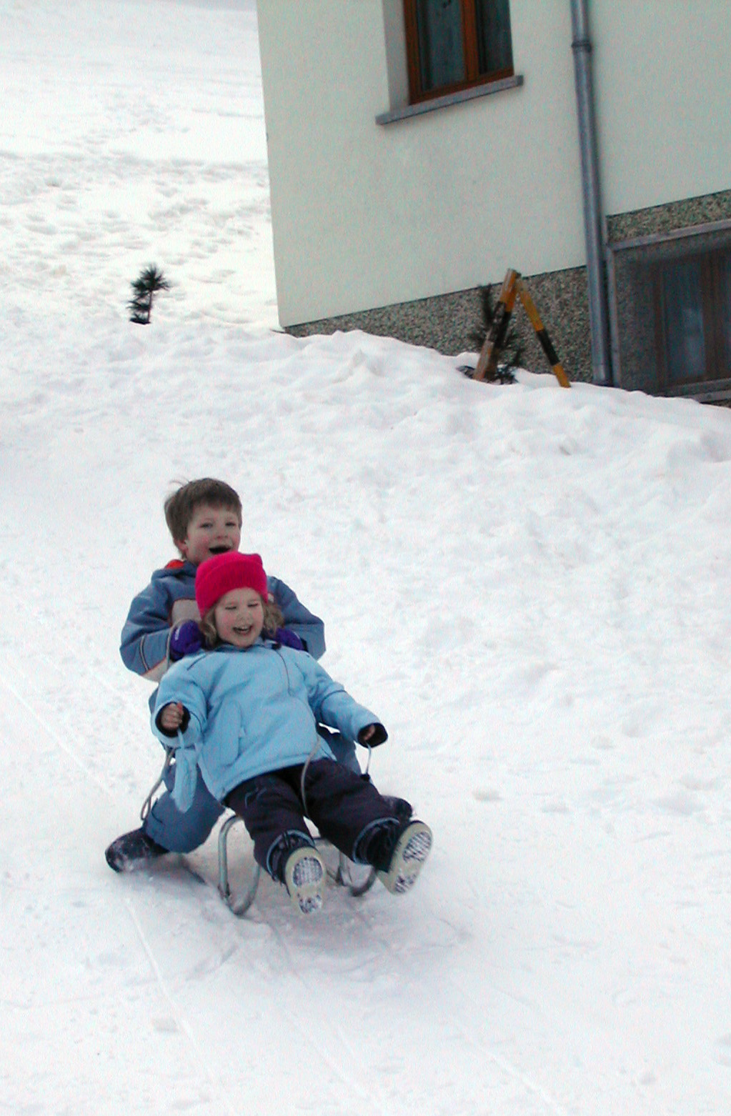 Storm en Sarah een weekje naar de sneeuw met oma en opa